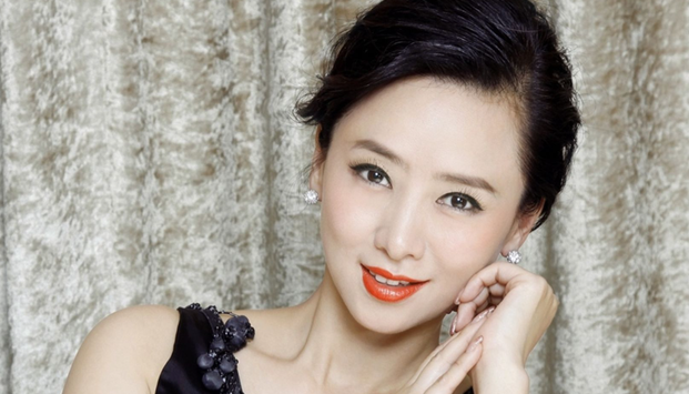 香港小姐选拔：利智、关之琳、翁虹等绝美竞技，50年最美女人利智的魅力解析